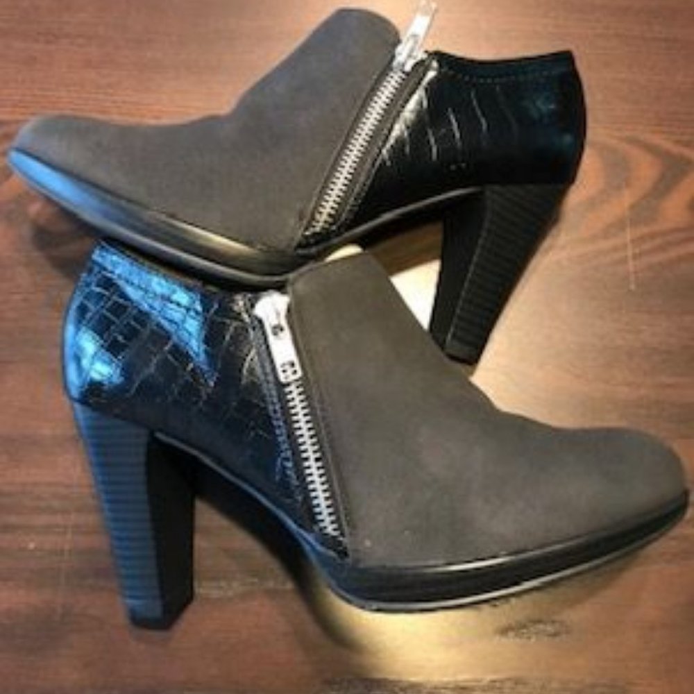 Rialto size 6M woman's ankle boots